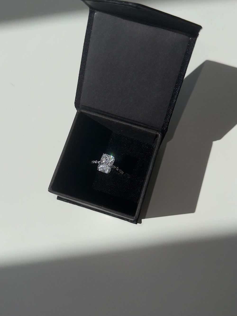 BRAND NEW 4CT RADIANT MOISSANITE RING - Picture 4 of 6